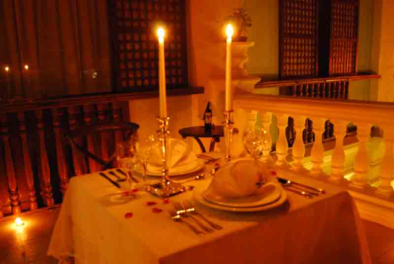 4639 1 عشاء رومانسي في البيت - افكار لطاولات منزلية رومانسية منى رضوى