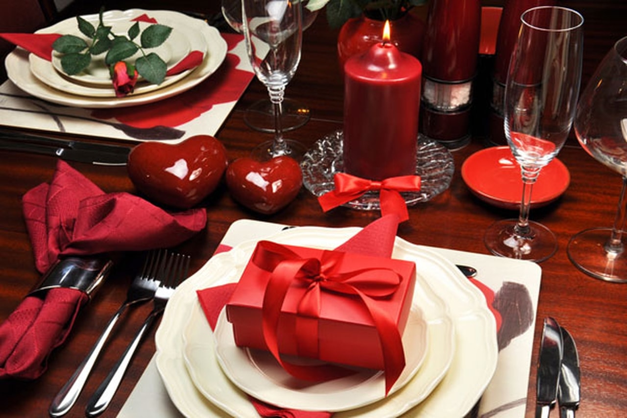 4639 8 عشاء رومانسي في البيت - افكار لطاولات منزلية رومانسية منى رضوى
